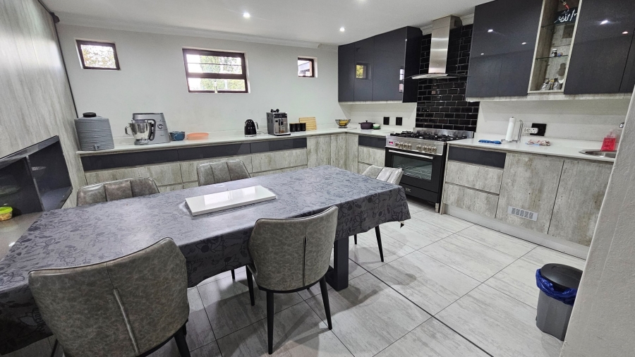 5 Bedroom Property for Sale in Trichardt Mpumalanga