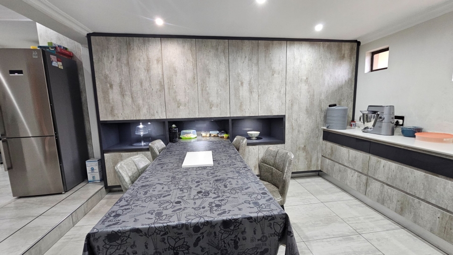 5 Bedroom Property for Sale in Trichardt Mpumalanga