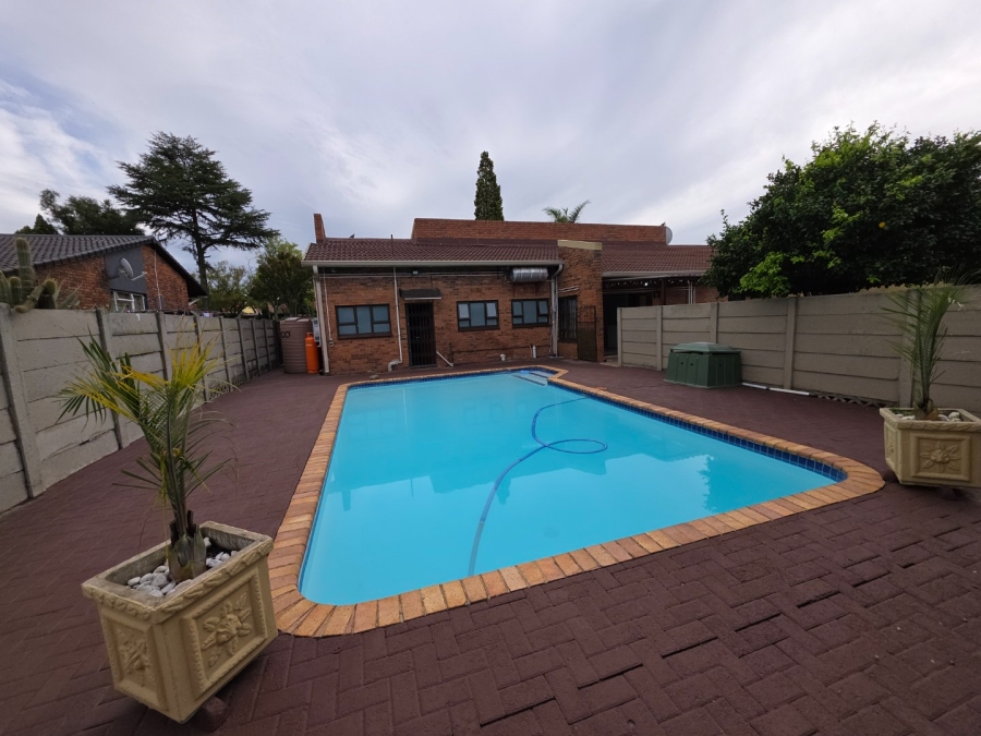 5 Bedroom Property for Sale in Secunda Mpumalanga