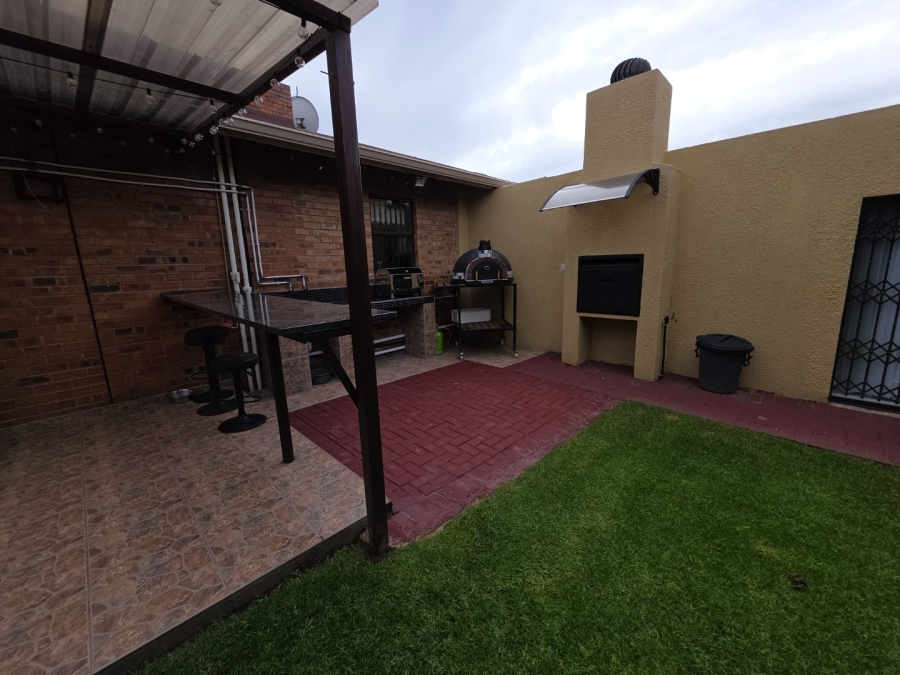 5 Bedroom Property for Sale in Secunda Mpumalanga