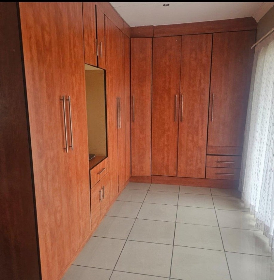 5 Bedroom Property for Sale in Model Park Mpumalanga