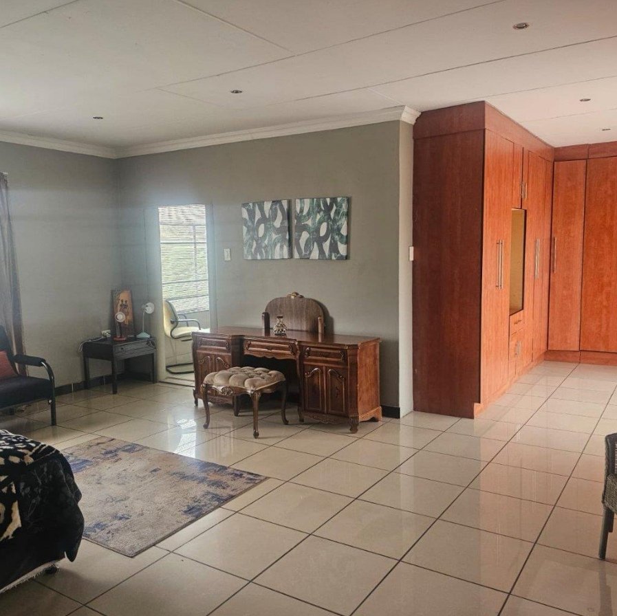 5 Bedroom Property for Sale in Model Park Mpumalanga