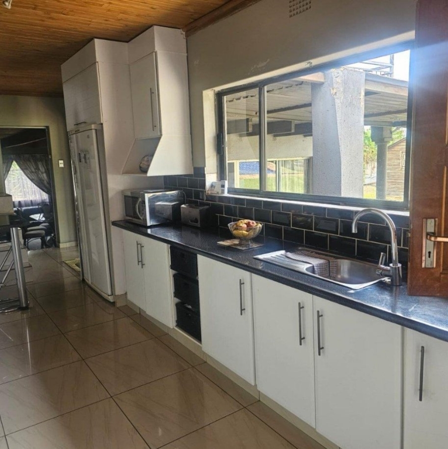 5 Bedroom Property for Sale in Model Park Mpumalanga