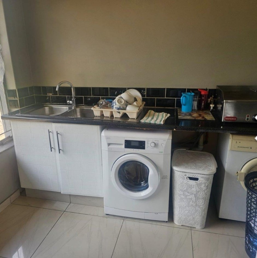 5 Bedroom Property for Sale in Model Park Mpumalanga