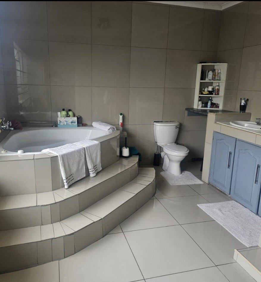 5 Bedroom Property for Sale in Model Park Mpumalanga