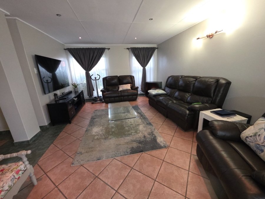4 Bedroom Property for Sale in Kruinpark Mpumalanga