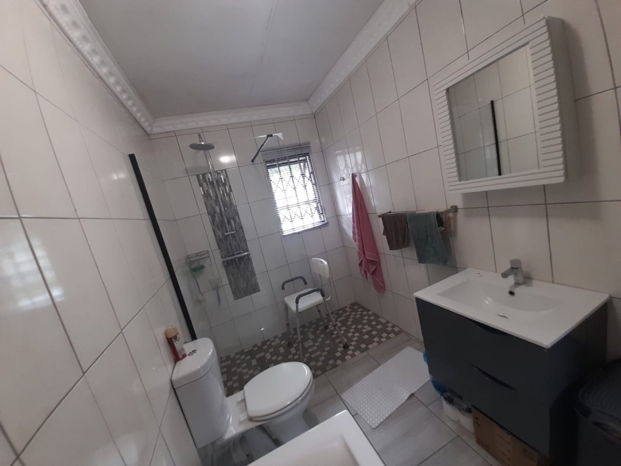 5 Bedroom Property for Sale in West Acres Ext 5 Mpumalanga