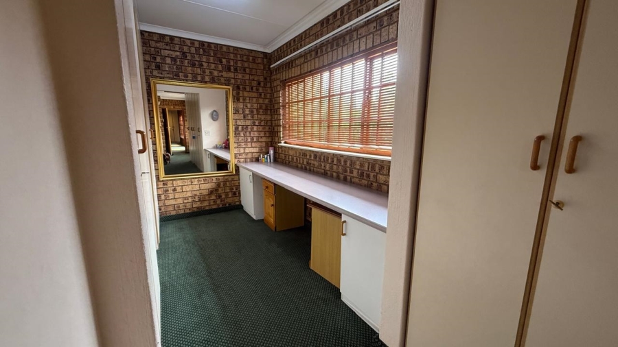 4 Bedroom Property for Sale in Aerorand Mpumalanga