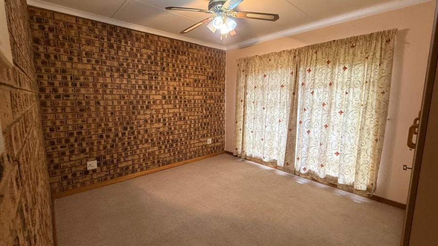4 Bedroom Property for Sale in Aerorand Mpumalanga