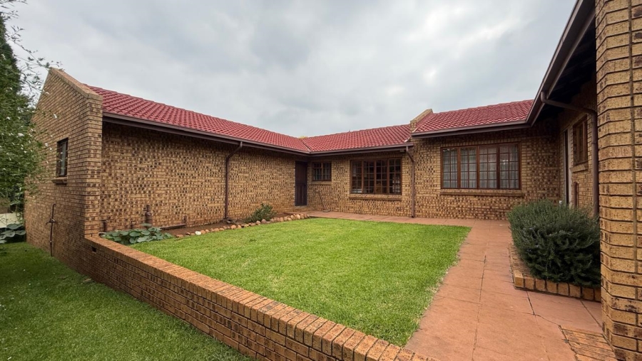 4 Bedroom Property for Sale in Aerorand Mpumalanga