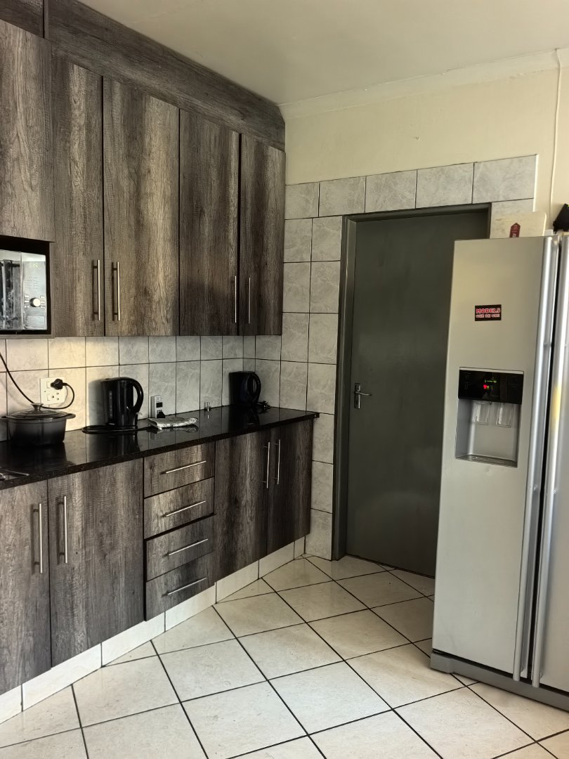 8 Bedroom Property for Sale in Reyno Ridge Mpumalanga