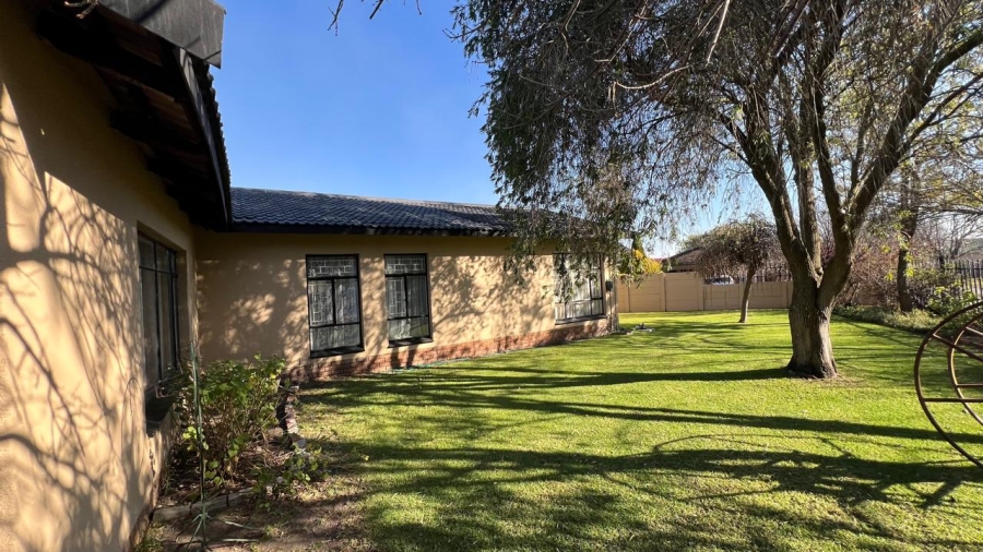 4 Bedroom Property for Sale in Cosmosrand Mpumalanga