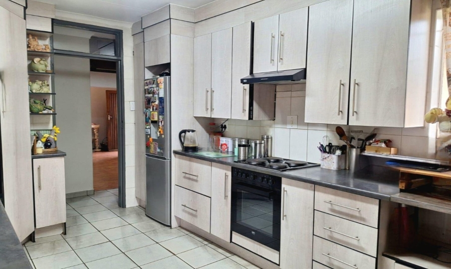 5 Bedroom Property for Sale in Cosmosrand Mpumalanga
