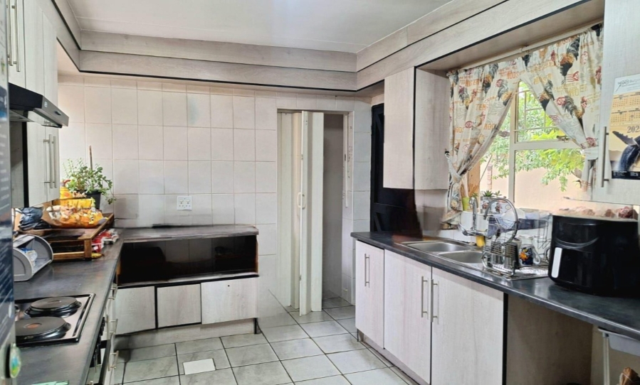 5 Bedroom Property for Sale in Cosmosrand Mpumalanga