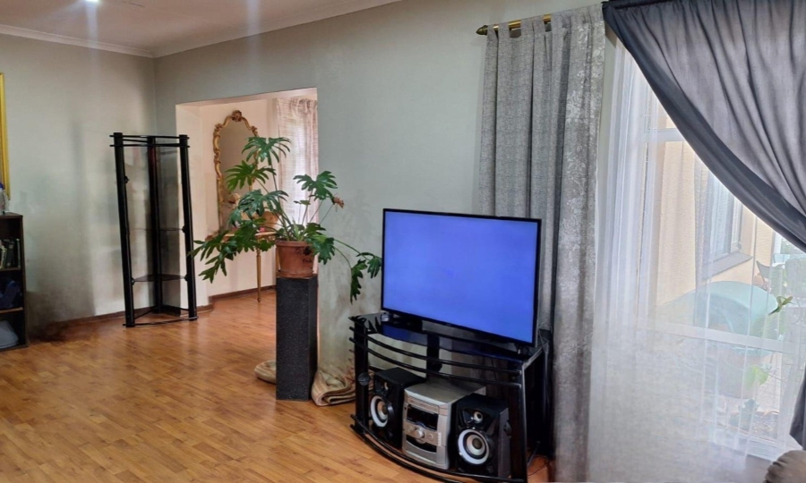 5 Bedroom Property for Sale in Cosmosrand Mpumalanga