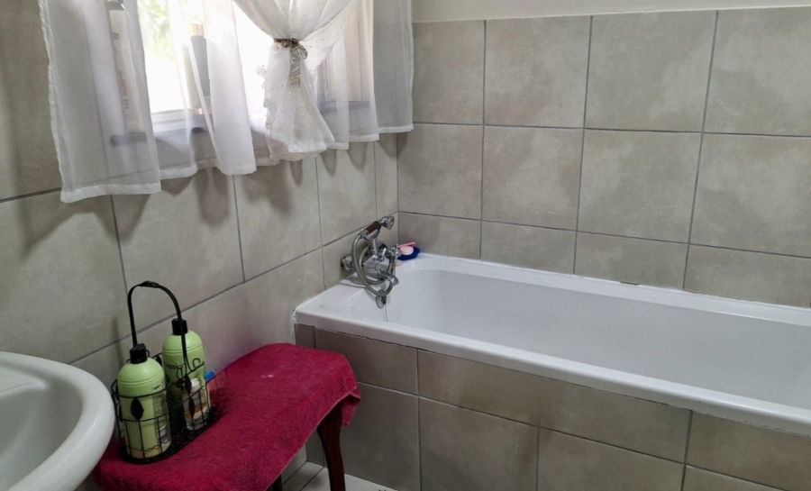 5 Bedroom Property for Sale in Cosmosrand Mpumalanga