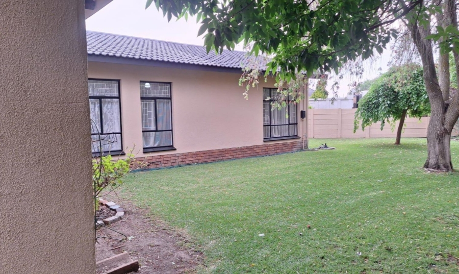 5 Bedroom Property for Sale in Cosmosrand Mpumalanga