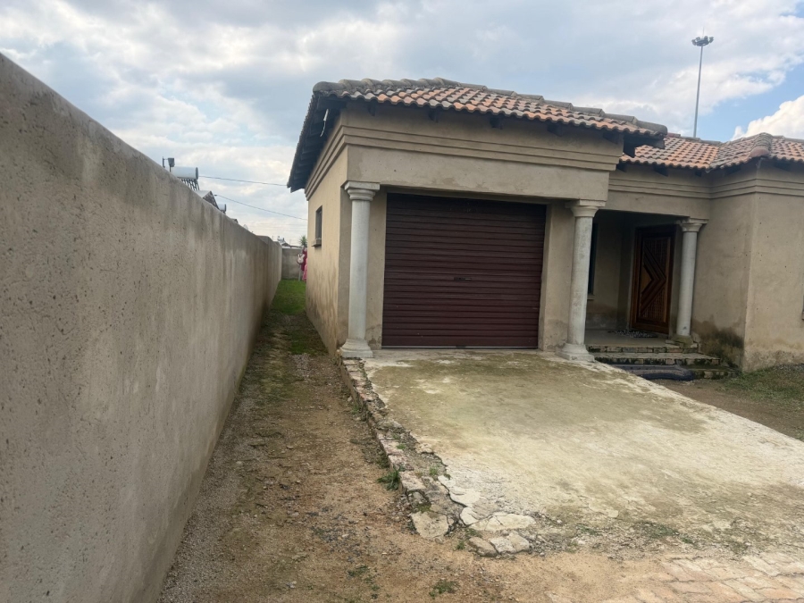 4 Bedroom Property for Sale in Emthonjeni Mpumalanga