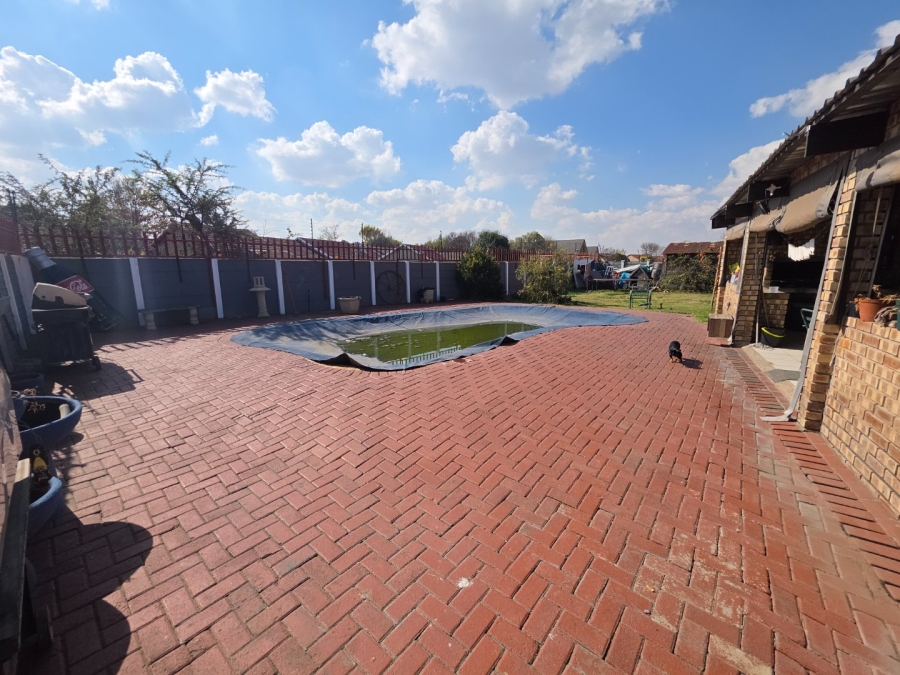 To Let 7 Bedroom Property for Rent in Secunda Mpumalanga