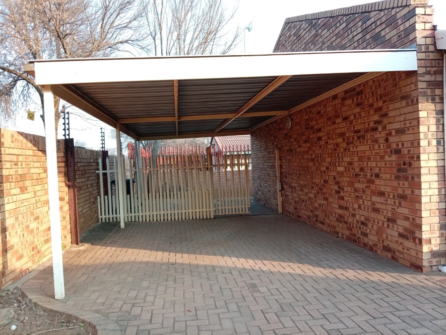 To Let 3 Bedroom Property for Rent in Standerton Mpumalanga