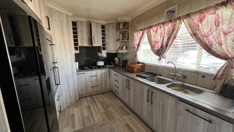 4 Bedroom Property for Sale in Sunset Park Mpumalanga