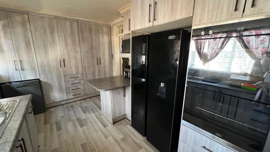 4 Bedroom Property for Sale in Sunset Park Mpumalanga