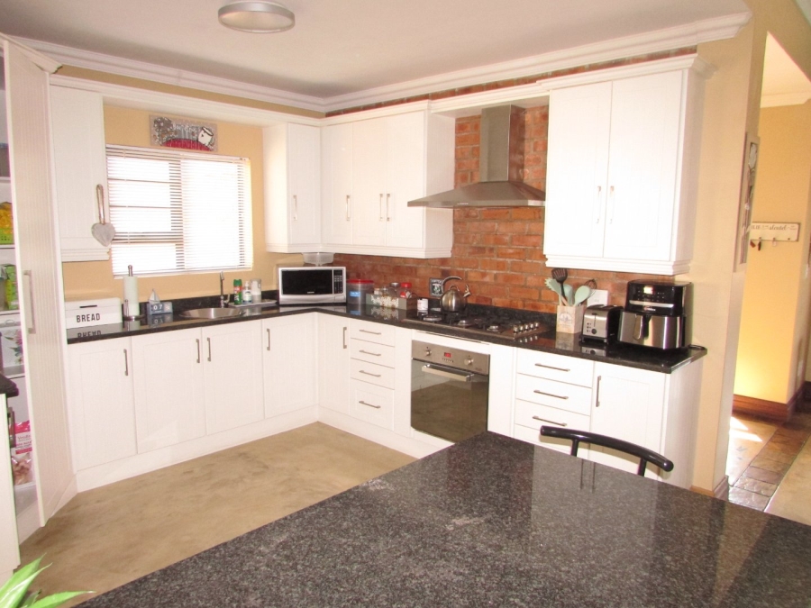 4 Bedroom Property for Sale in Sonheuwel Ext 1 Mpumalanga