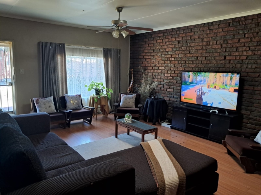 To Let 3 Bedroom Property for Rent in Meyerville Mpumalanga