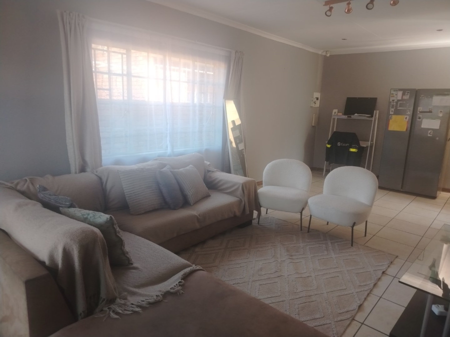 To Let 2 Bedroom Property for Rent in Witbank Ext 10 Mpumalanga