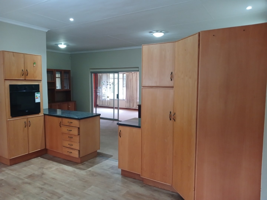To Let Commercial Property for Rent in White River AH Mpumalanga