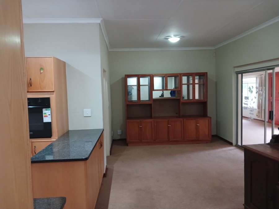 To Let Commercial Property for Rent in White River AH Mpumalanga