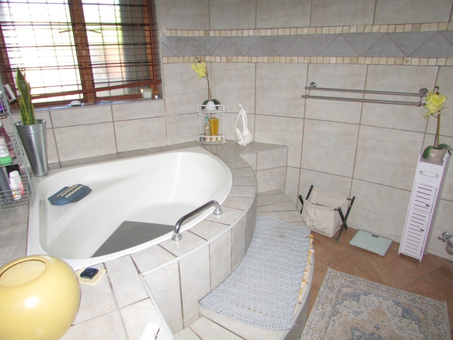 3 Bedroom Property for Sale in Stonehenge Ext 7 Mpumalanga