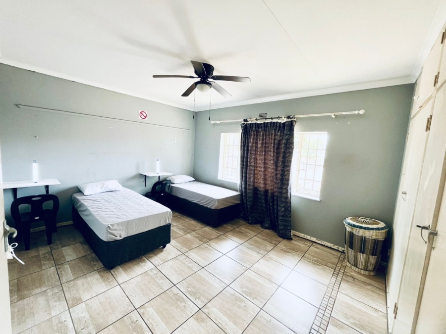 To Let 4 Bedroom Property for Rent in Flora Park Mpumalanga