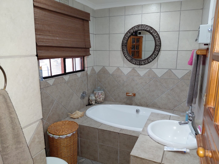 4 Bedroom Property for Sale in West Acres Ext 13 Mpumalanga