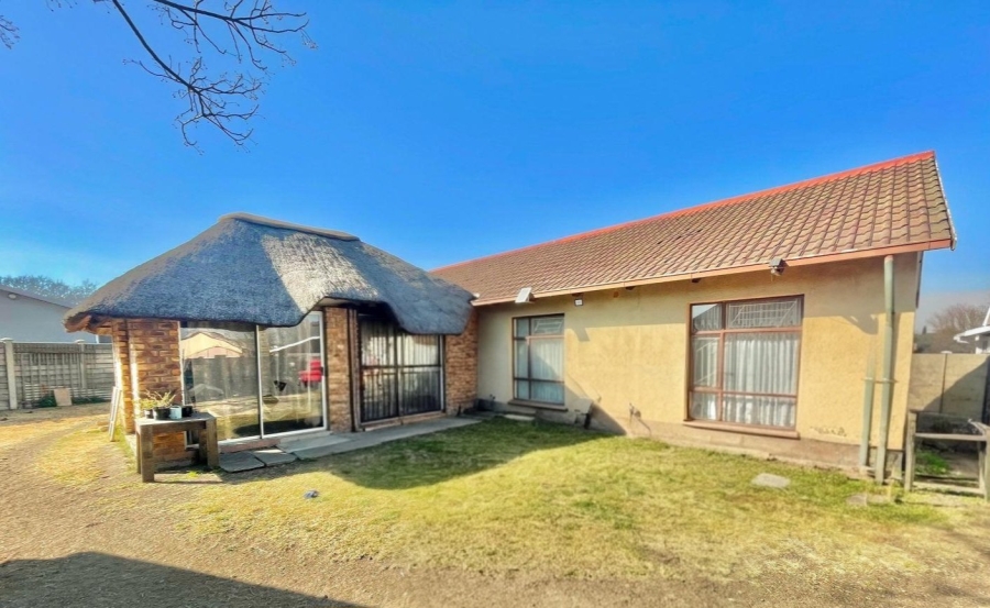 4 Bedroom Property for Sale in Cosmosrand Mpumalanga
