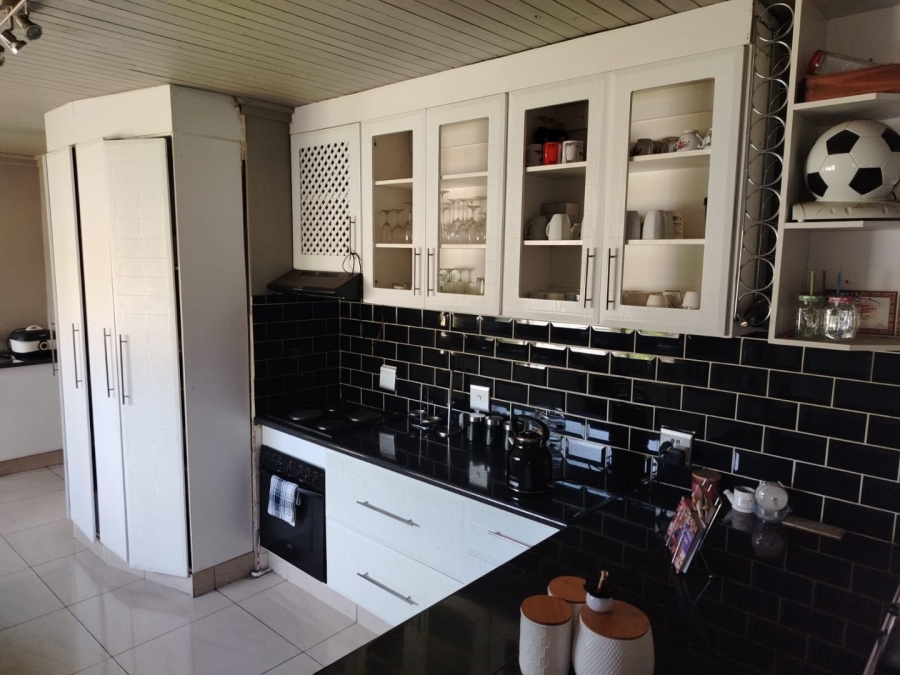 5 Bedroom Property for Sale in Model Park Mpumalanga