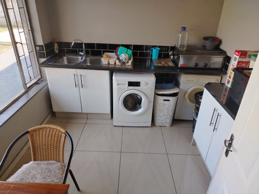5 Bedroom Property for Sale in Model Park Mpumalanga