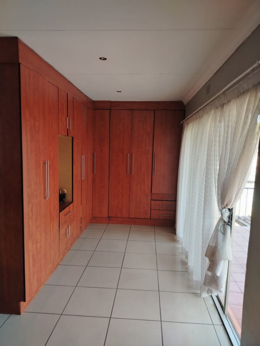 5 Bedroom Property for Sale in Model Park Mpumalanga