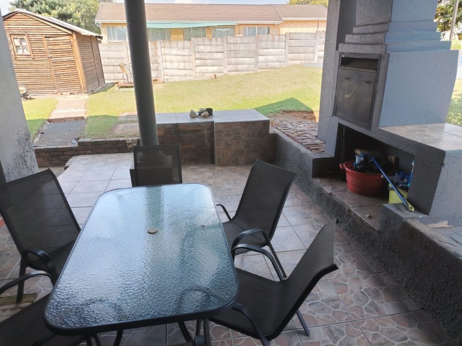 5 Bedroom Property for Sale in Model Park Mpumalanga