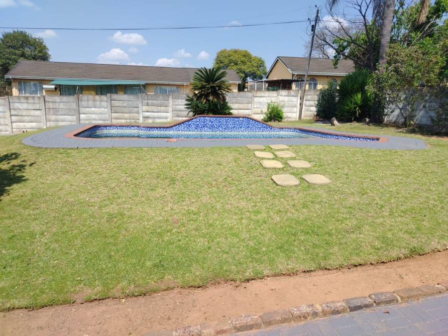 5 Bedroom Property for Sale in Model Park Mpumalanga