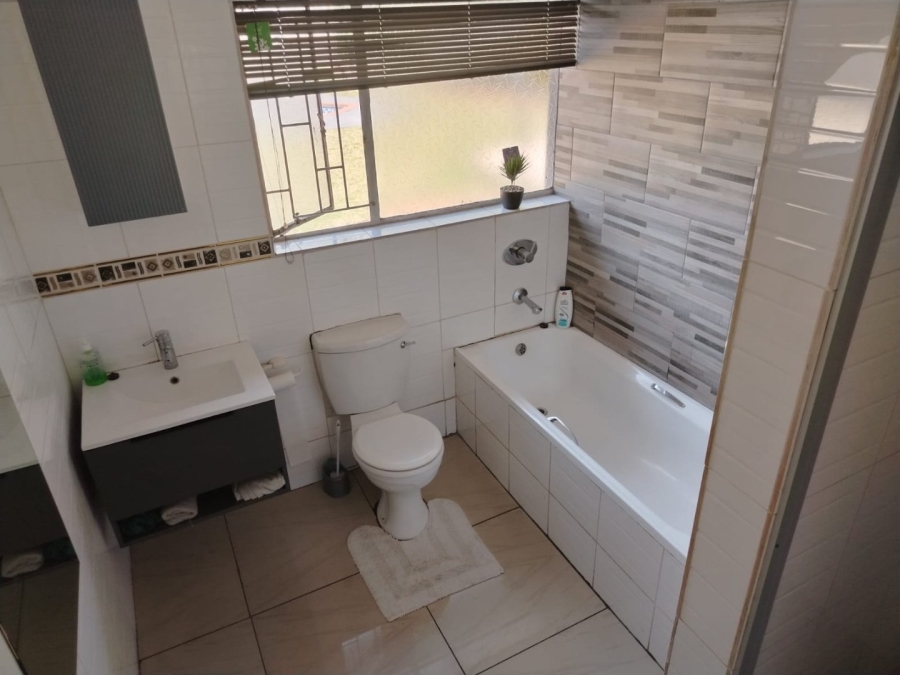 5 Bedroom Property for Sale in Model Park Mpumalanga