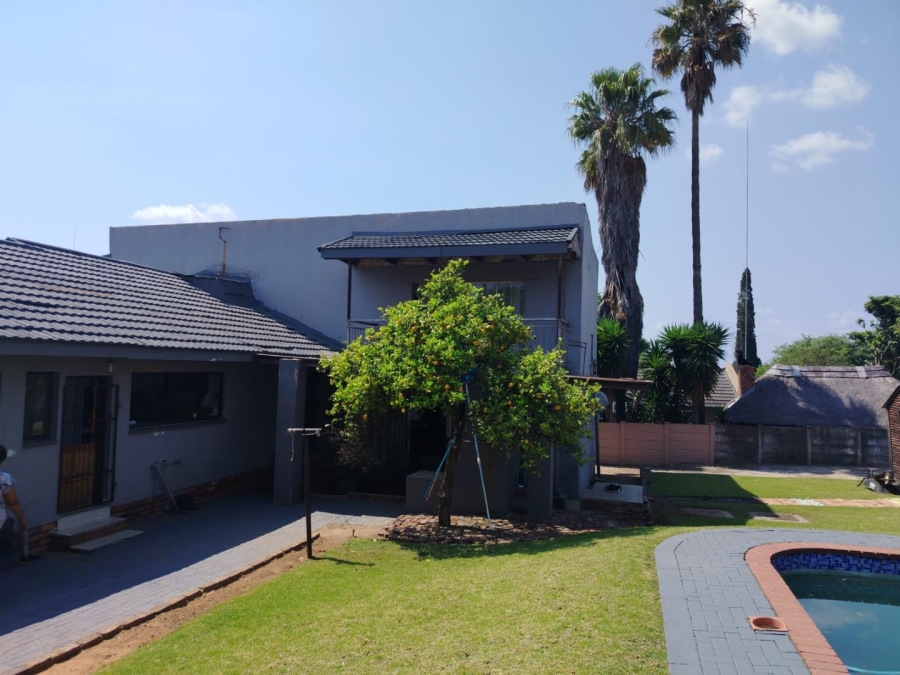 5 Bedroom Property for Sale in Model Park Mpumalanga