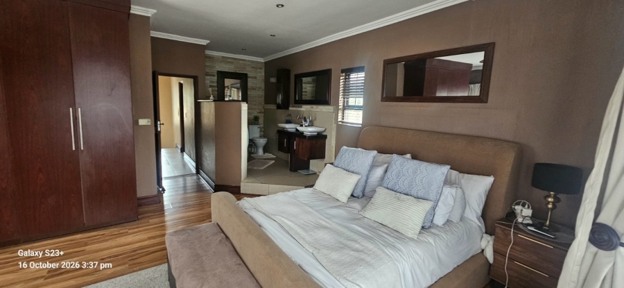 4 Bedroom Property for Sale in Golden Mile Mpumalanga