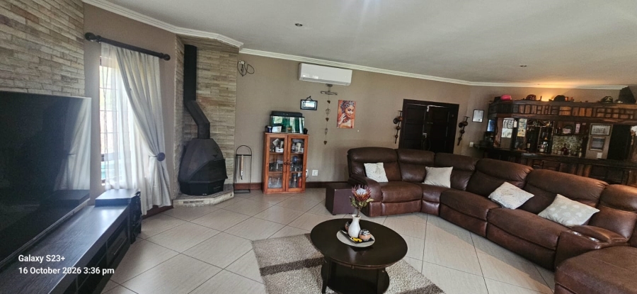 4 Bedroom Property for Sale in Golden Mile Mpumalanga