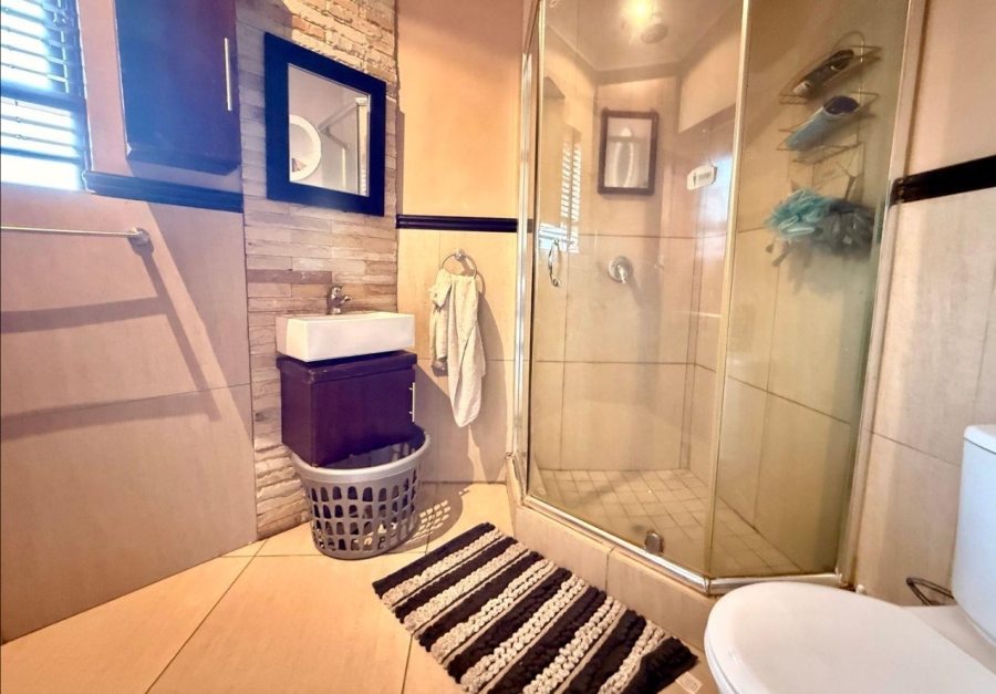 4 Bedroom Property for Sale in Golden Mile Mpumalanga