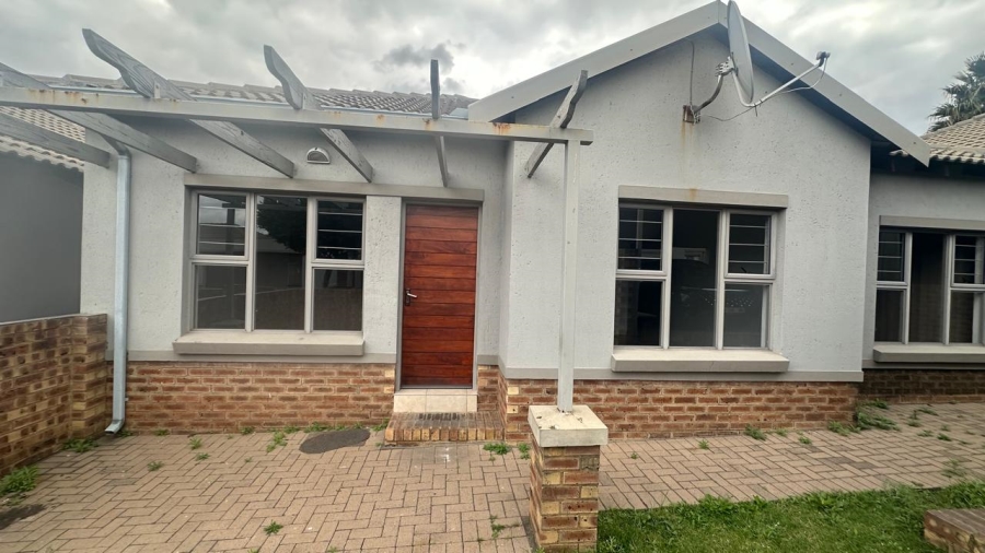 To Let 3 Bedroom Property for Rent in Dixon A H Mpumalanga