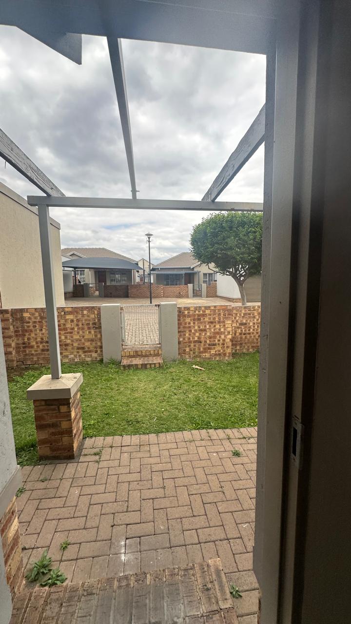 To Let 3 Bedroom Property for Rent in Dixon A H Mpumalanga