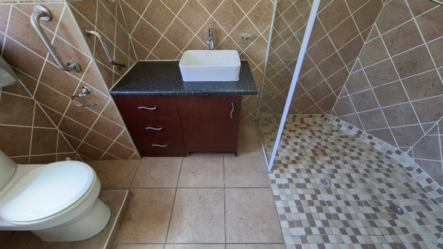 1 Bedroom Property for Sale in West Acres Mpumalanga