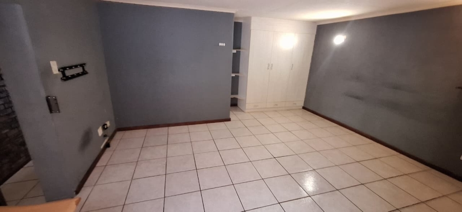 1 Bedroom Property for Sale in Sonheuwel Mpumalanga