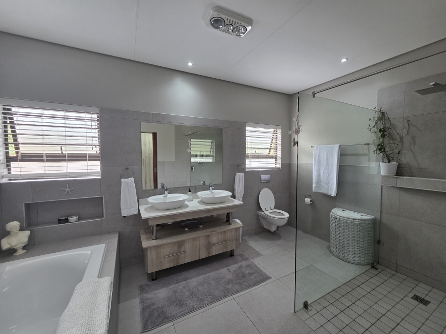 3 Bedroom Property for Sale in Bateleur Estate Mpumalanga